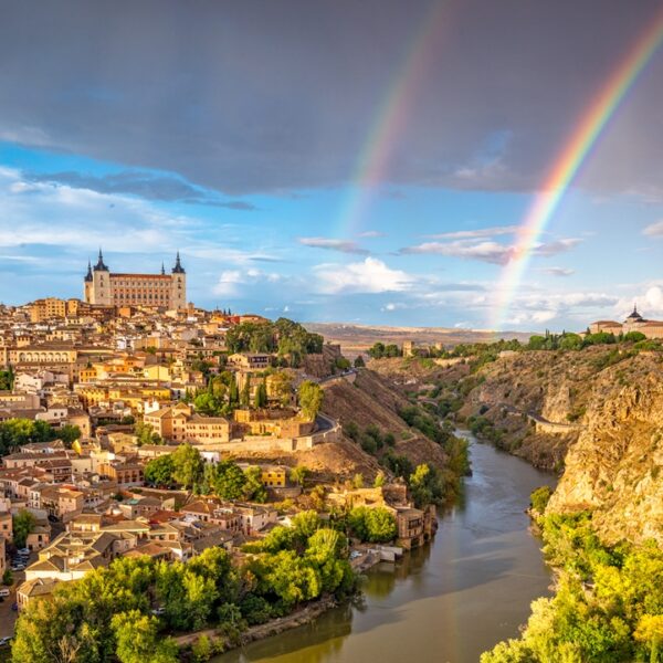 Panorama di Toledo con arcobaleno, Spagna