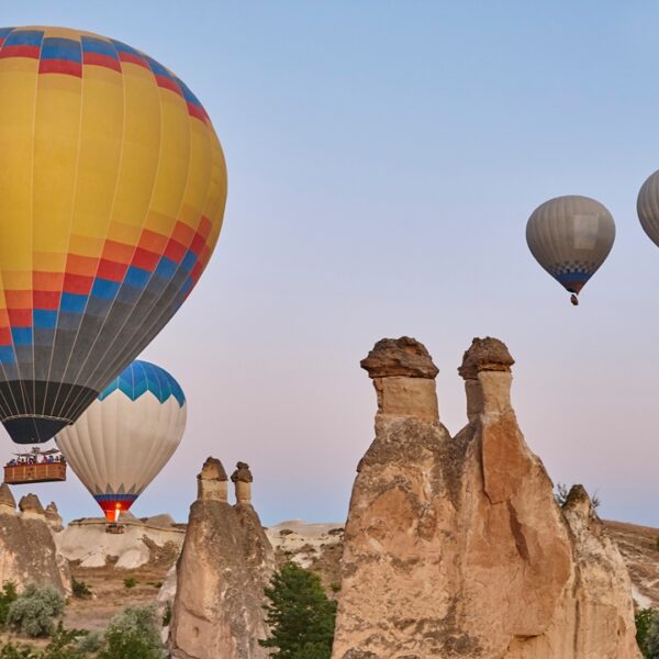 Mongolfiere sulle Valli di Goreme in Cappadocia, Turchia