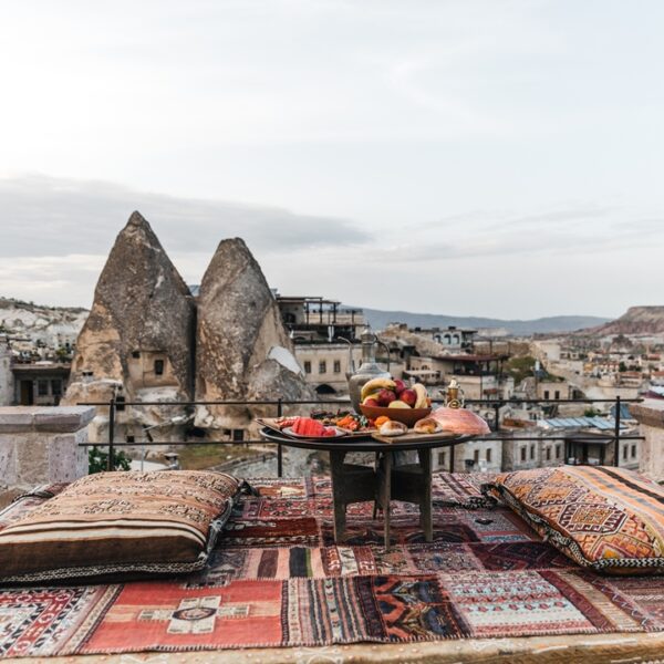 Cena tradizionale sul panorama della Cappadocia, Turchia