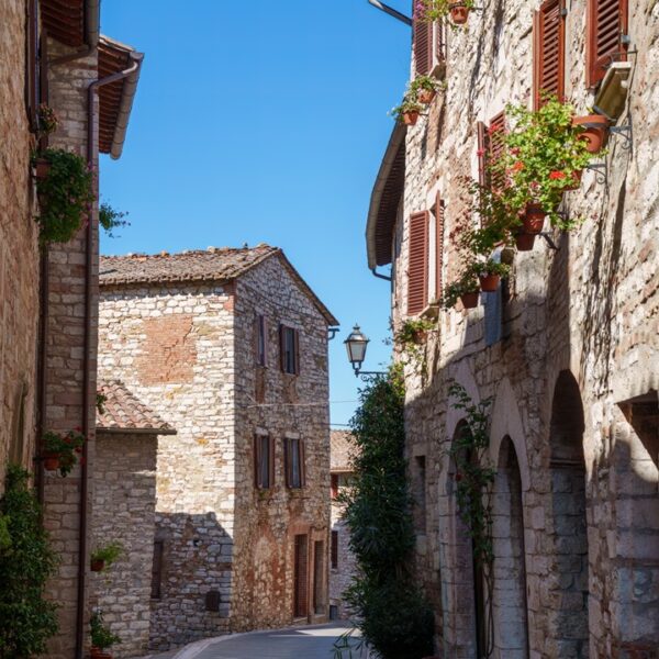 Stradine medievali della cittadina di Corciano, Umrbia
