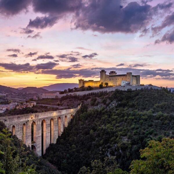 Vista sulla città medievale di Spoleto, Umbria