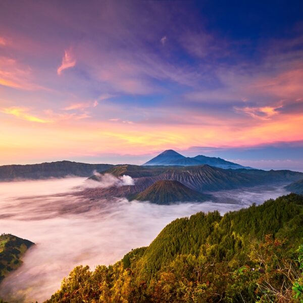 Vista sul vulcano Bromo nel parco Bromo Tengger Semeru, Indonesia