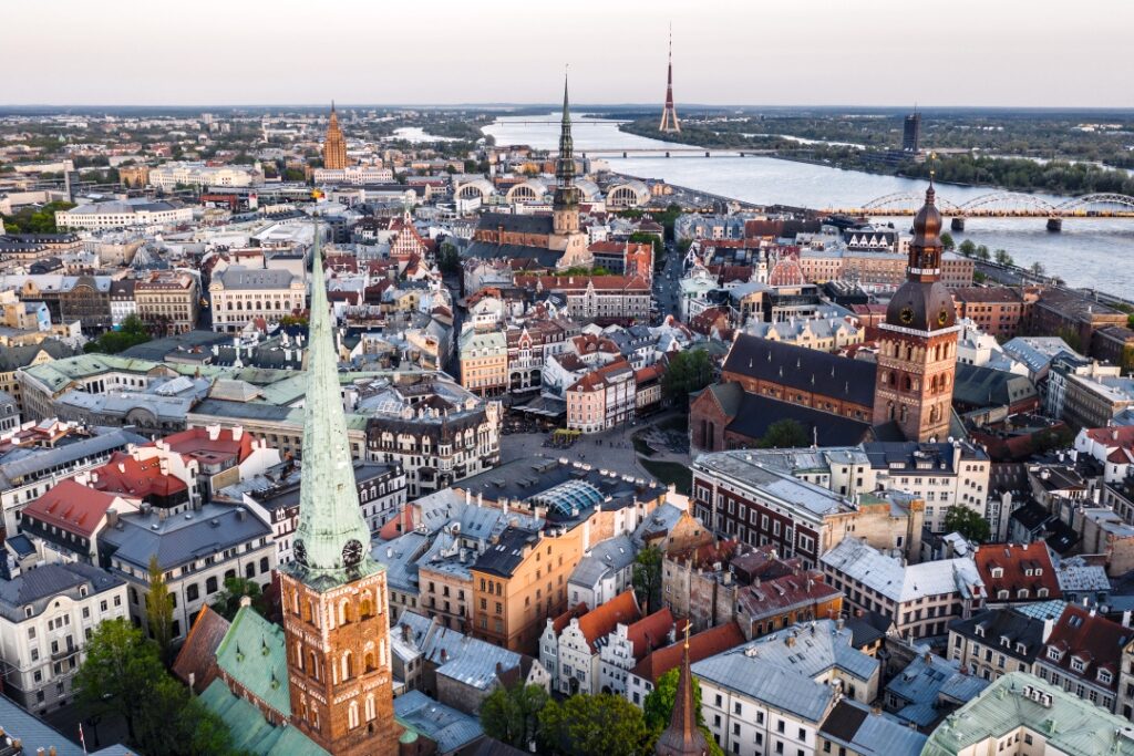 Vista aerea del centro storico di Riga, Lettonia