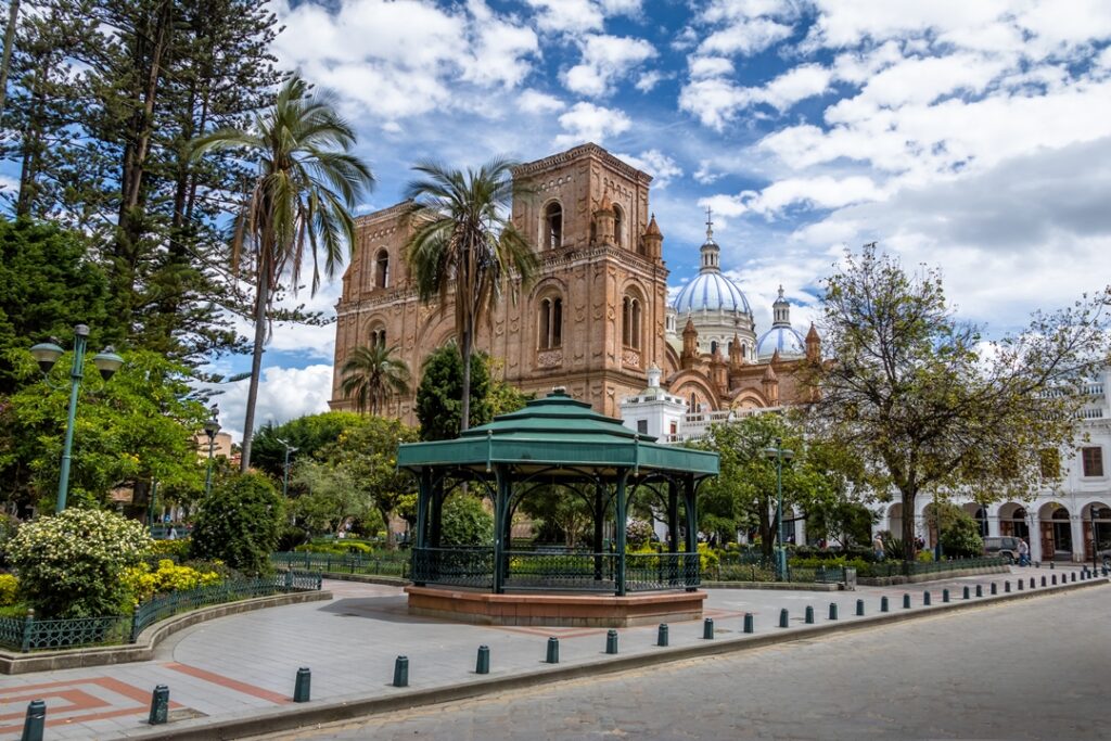 Parco Calderon e Cattedrale dell'Inmaculada Concepcion a Cuenca, Ecuador