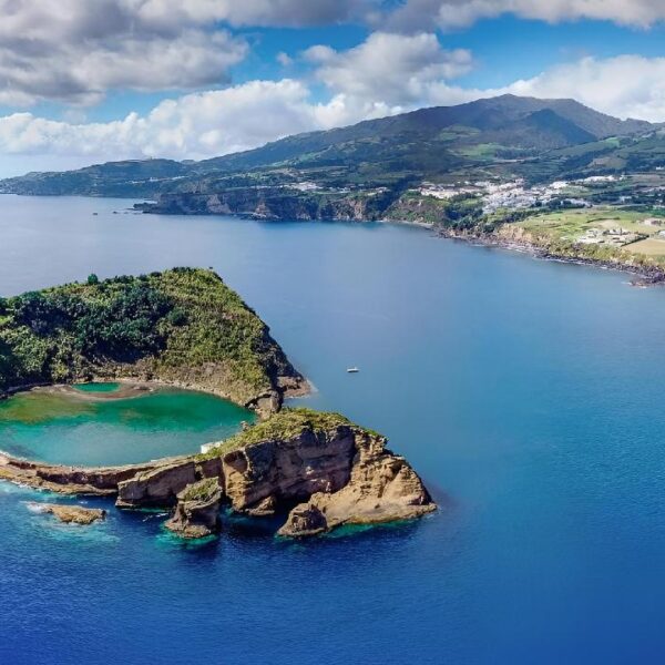 Piccola isola al largo della cittadina di Vila Franca do Campo, sull'isola di São Miguel, Azzorre