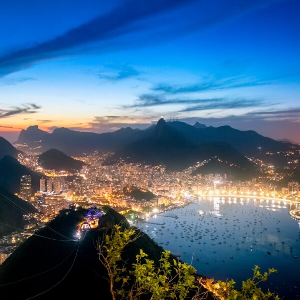 Vista notturna di Rio de Janeiro, Brasile